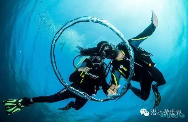 海南省公安厅海岸警察总队原正处级领导干部杨楚升受贿、贪污一案开庭